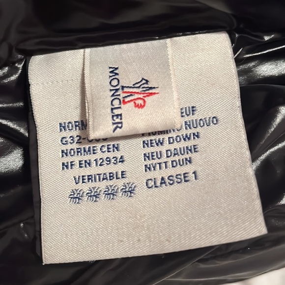 COPY - Genuine Moncler puffer coat with shoulder pads, super stylish in black, … - Picture 4 of 13